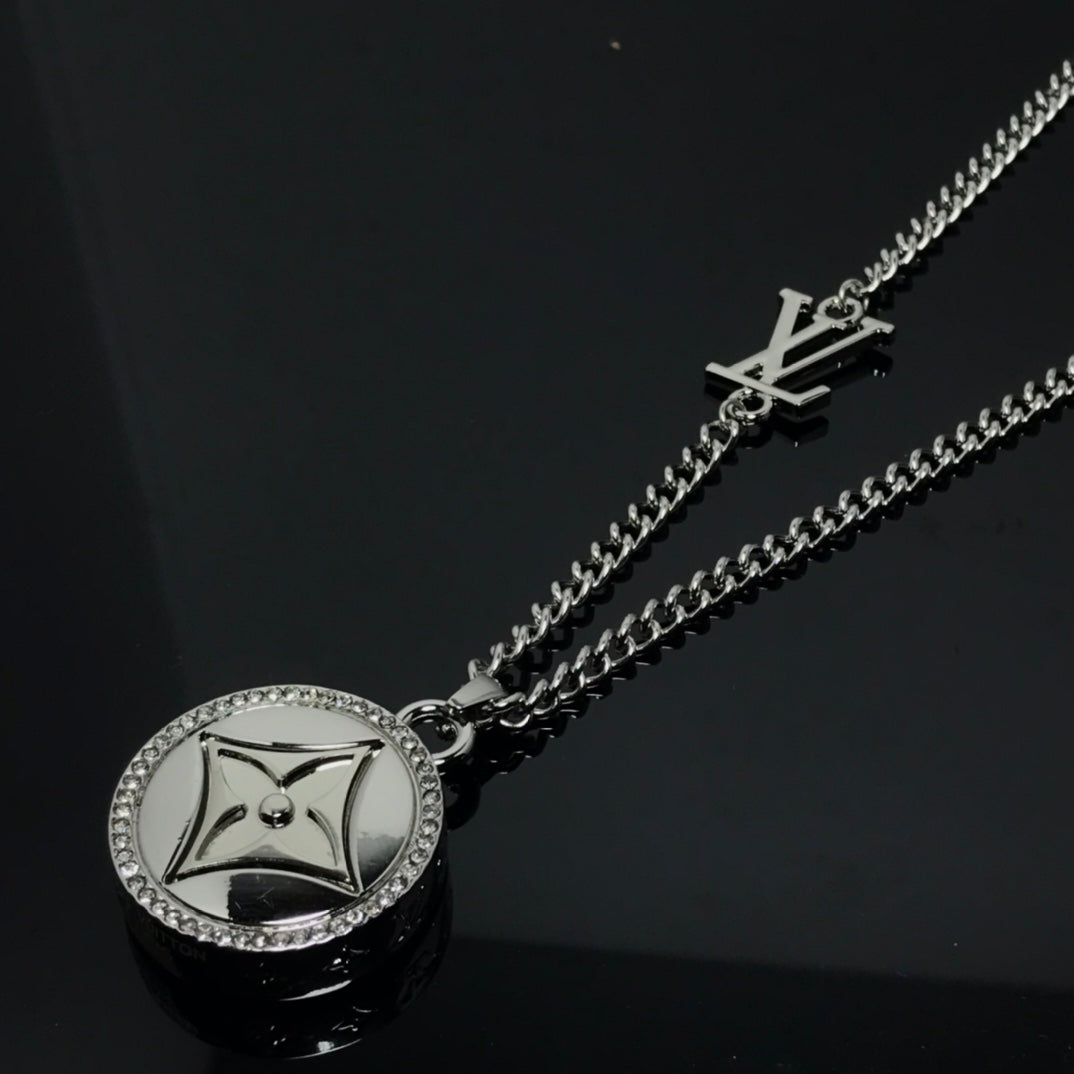 LV Necklaces 029