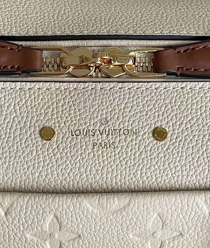 LOV2 Bags - Luxurious Bags  1113