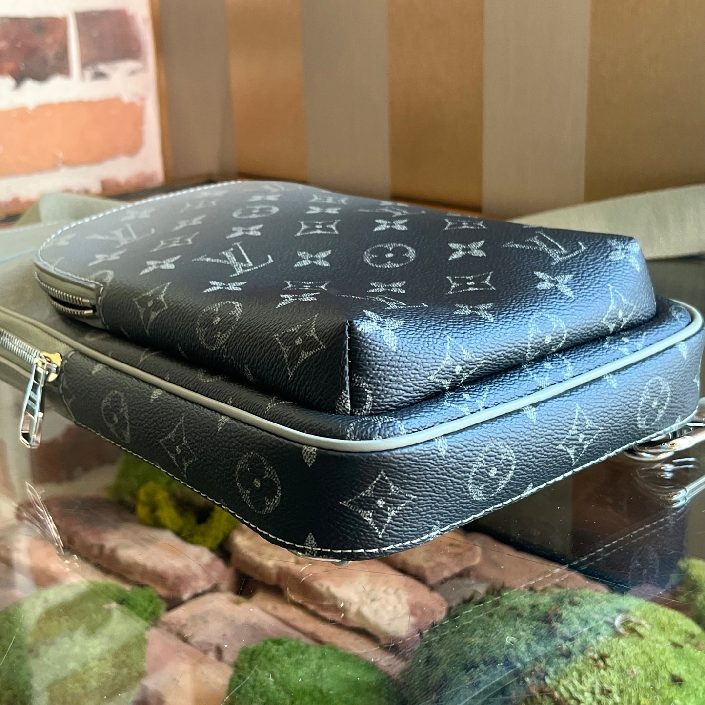 LOUIS VUITTON Avenue Slingbag Monogram Canvas Crossbody