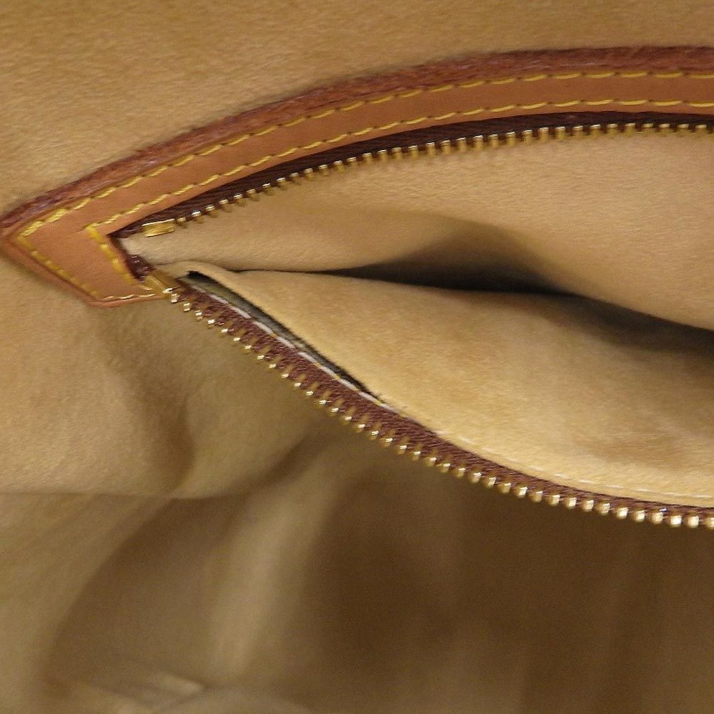 Looping GM Canvas Shoulder Bag