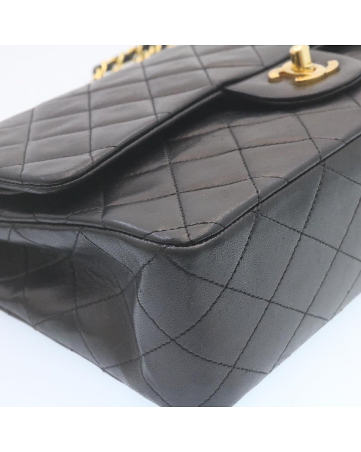 CHANEL Classic Flap Bag 255