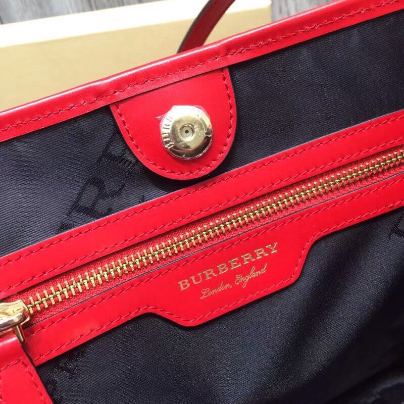 GLAMI The Small Canter Horseferry Check Tote Red For Women, WomenÃ¢â‚¬â„¢s Bags 11.6in/29.5cm
