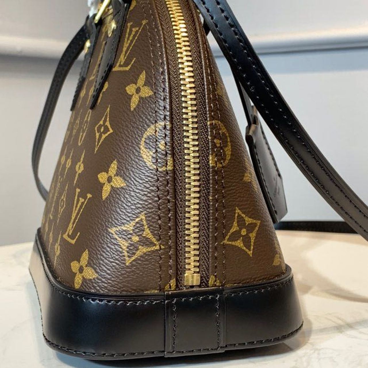 LV Alma GLAMI Monogram Canvas For Women,  Shoulder And Crossbody Bags 9.8in/24cm LV M53152