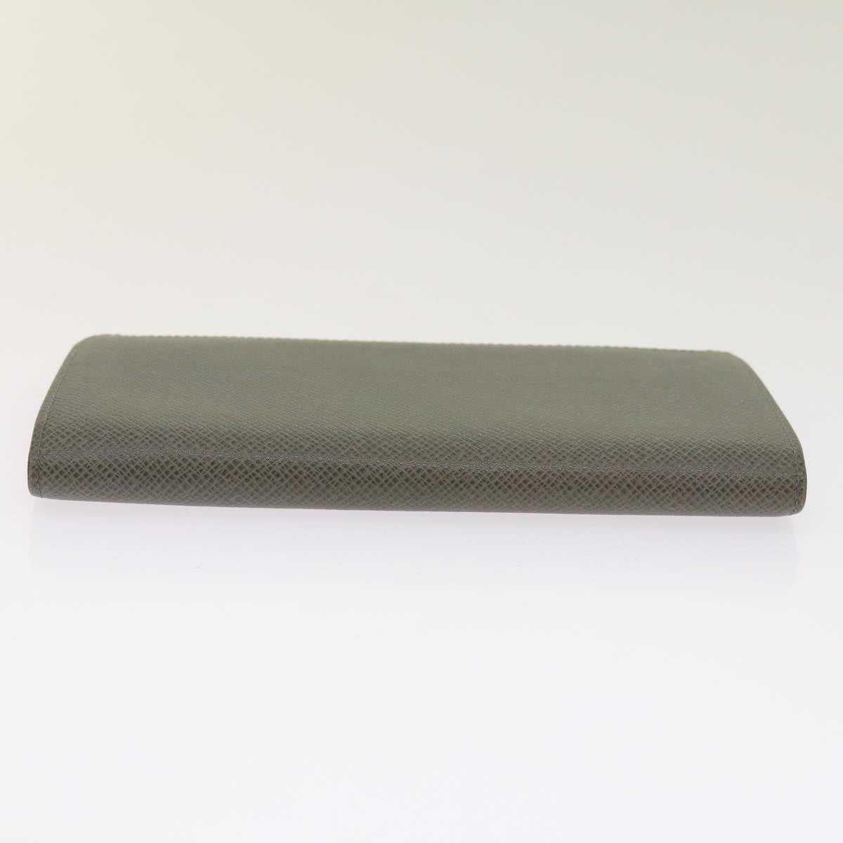 Sophisticated Taiga Leather Long Wallet with Ample SpaceEssentials