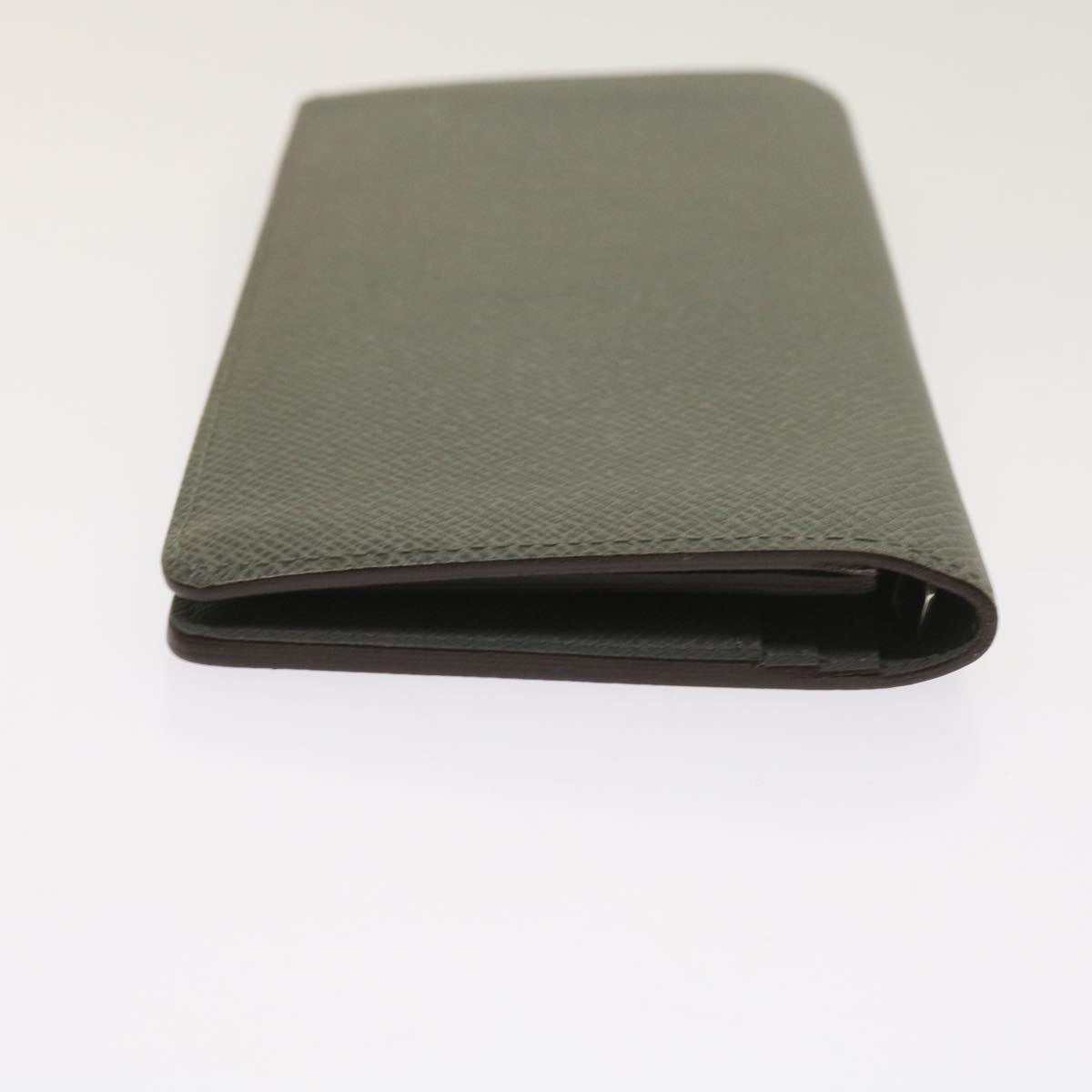 Sophisticated Taiga Leather Long Wallet with Ample SpaceEssentials