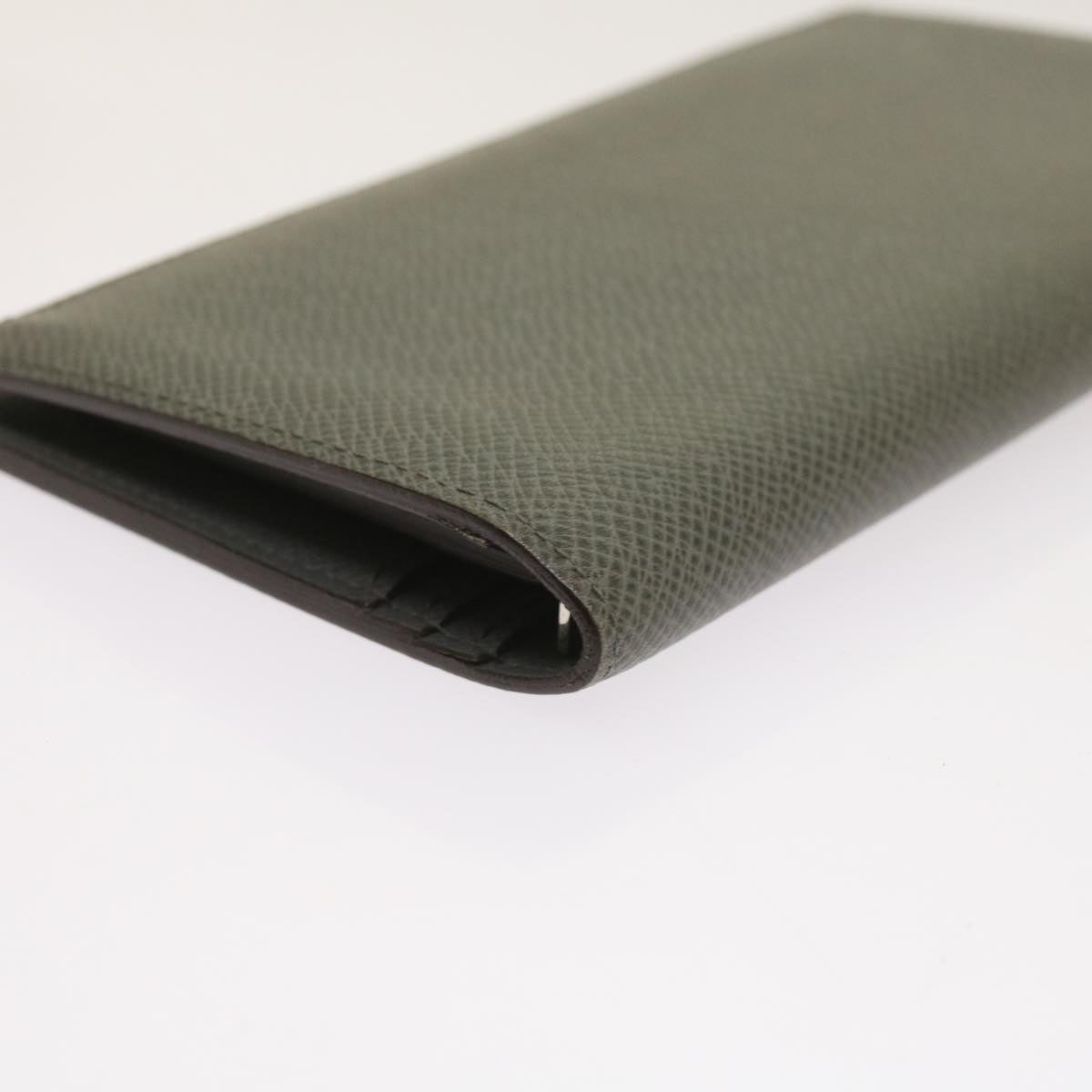 Sophisticated Taiga Leather Long Wallet with Ample SpaceEssentials