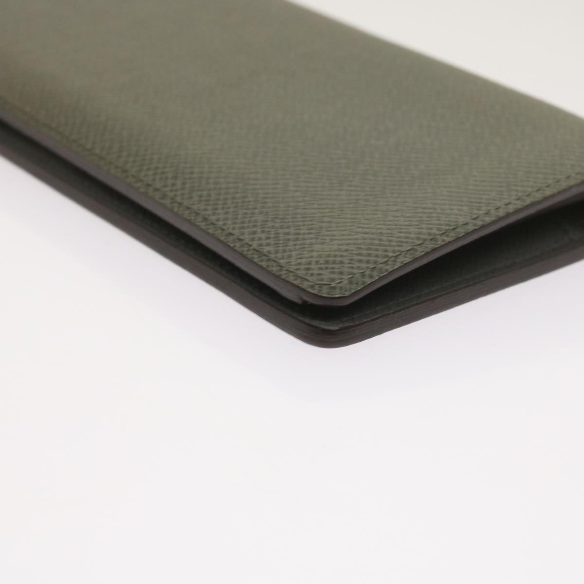 Sophisticated Taiga Leather Long Wallet with Ample SpaceEssentials