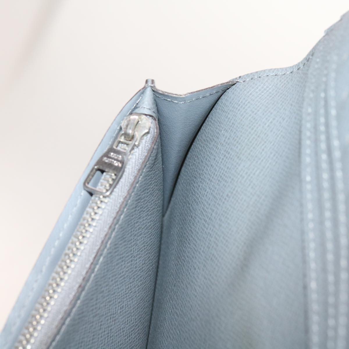 Sophisticated Taiga Leather Long Wallet with Ample SpaceEssentials
