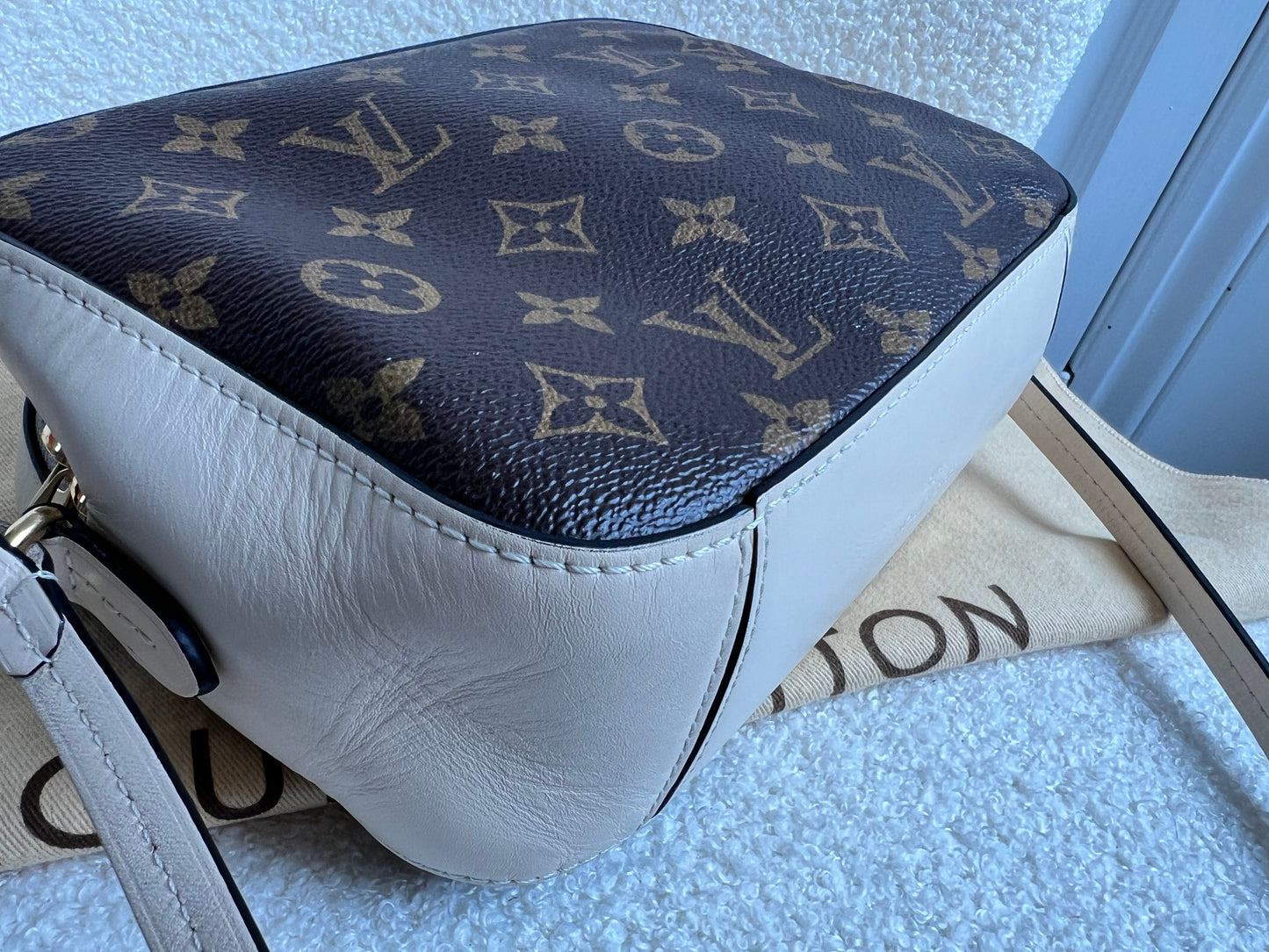 Louis Vuitton Saintonge Monogram Cream