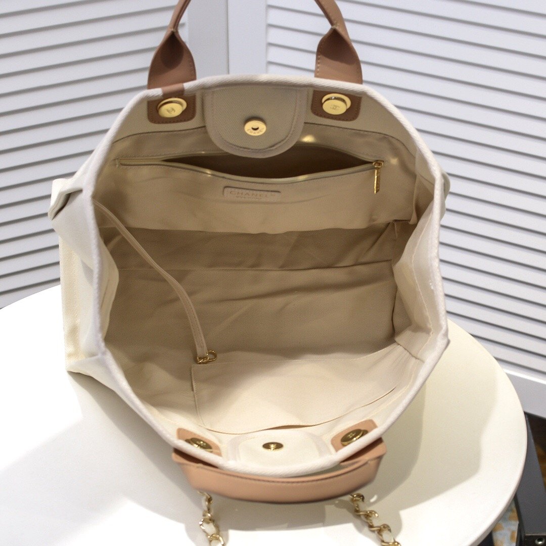 Designer bags by Chanel 087