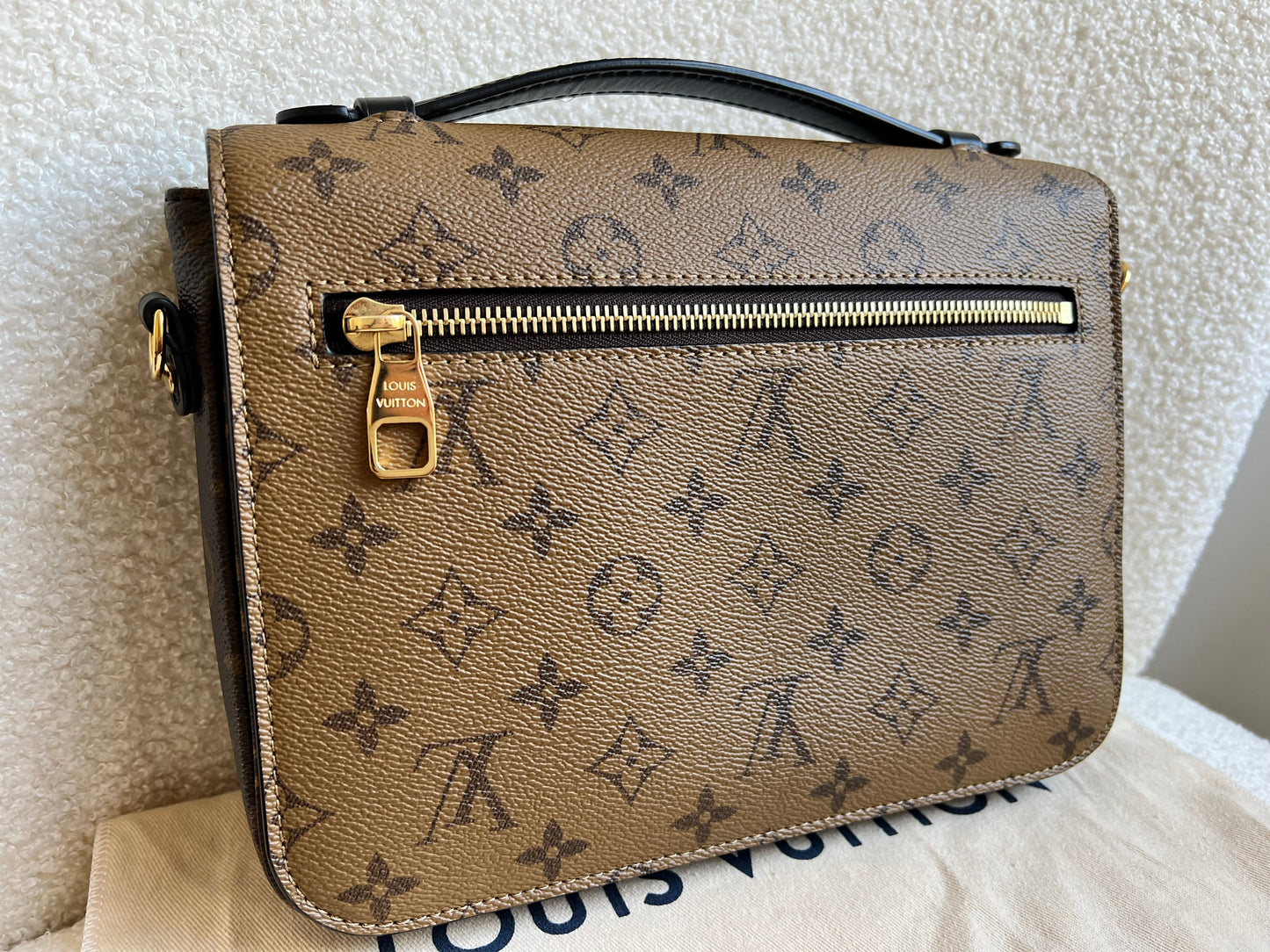 Louis Vuitton Pochette Metis Reverse Monogram (RRP £1,970)