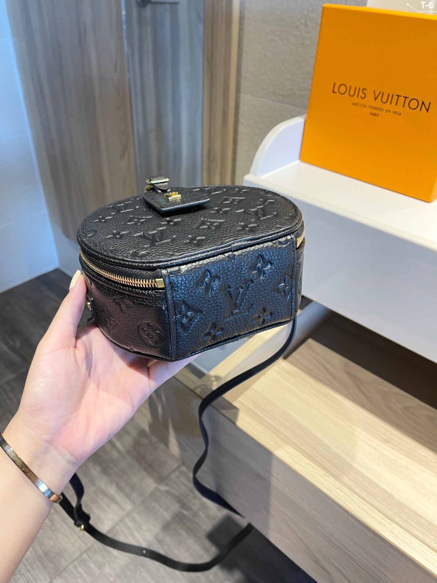 EN - New Arrival Bags LUV 495