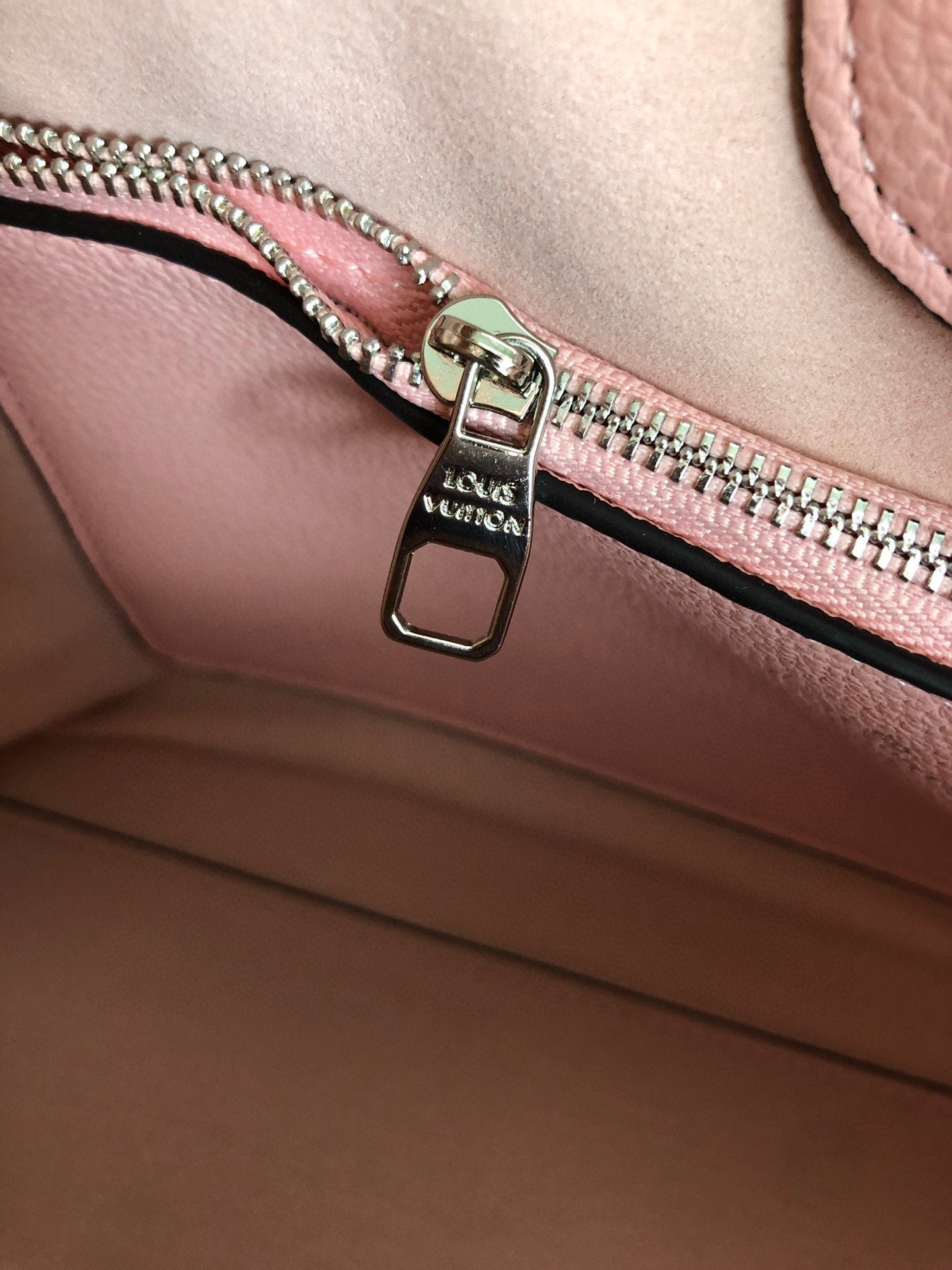EN - New Arrival Bags LUV 050