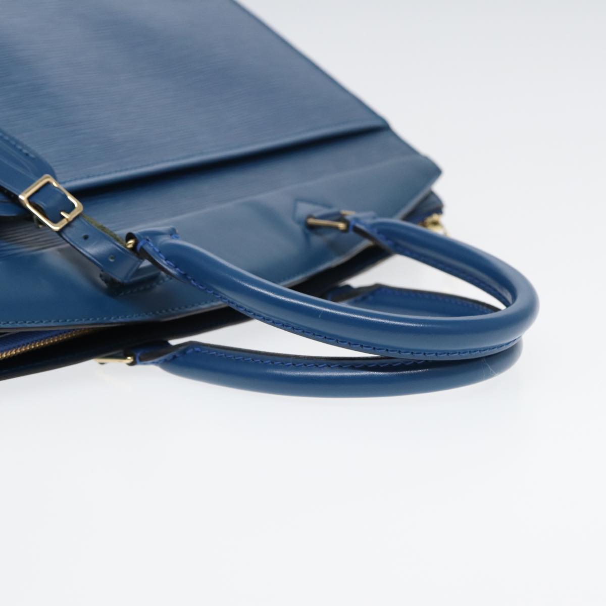 Capucines MM Blue Leather Handbag