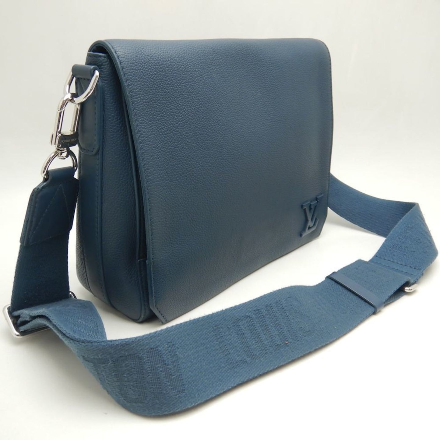 Elegant Leather Shoulder Bag with Dust Bag and Strap