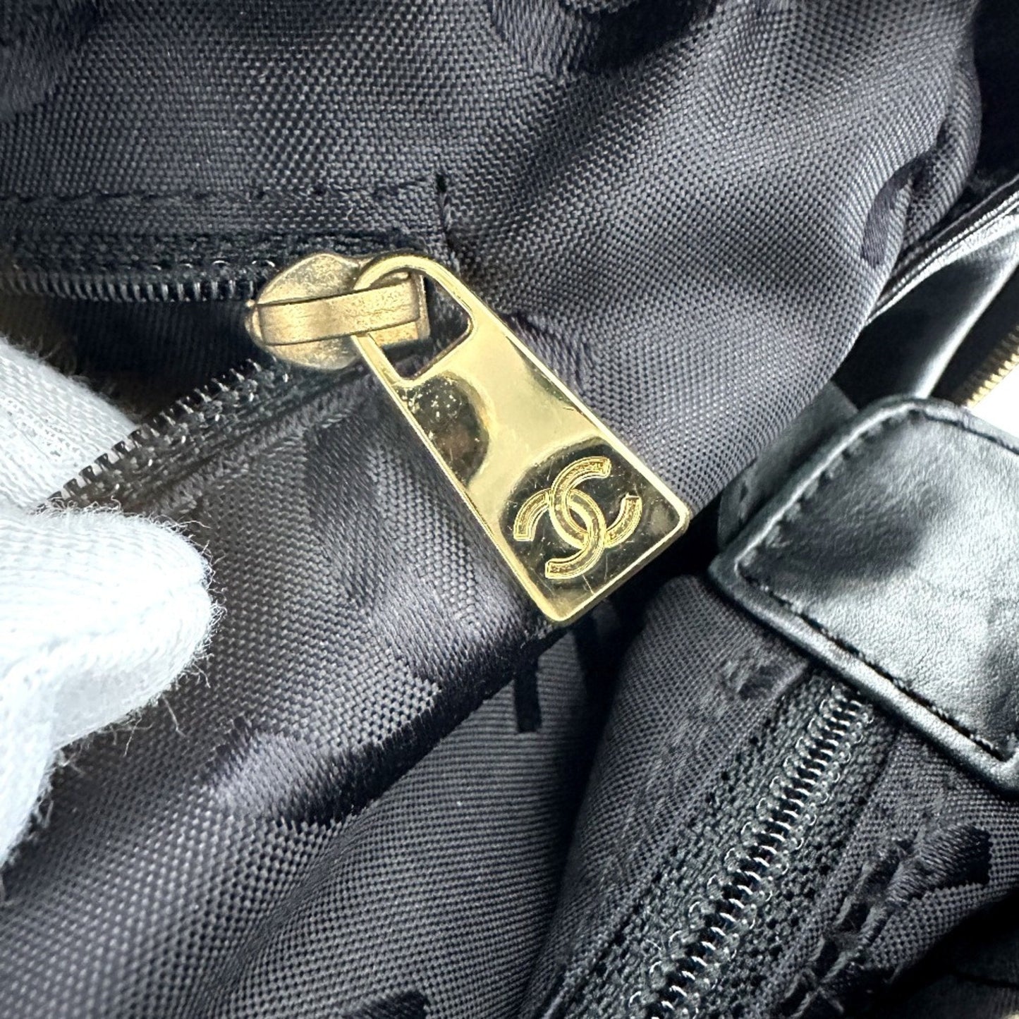 Chanel Quilted Leather Handbag Diamond Style
