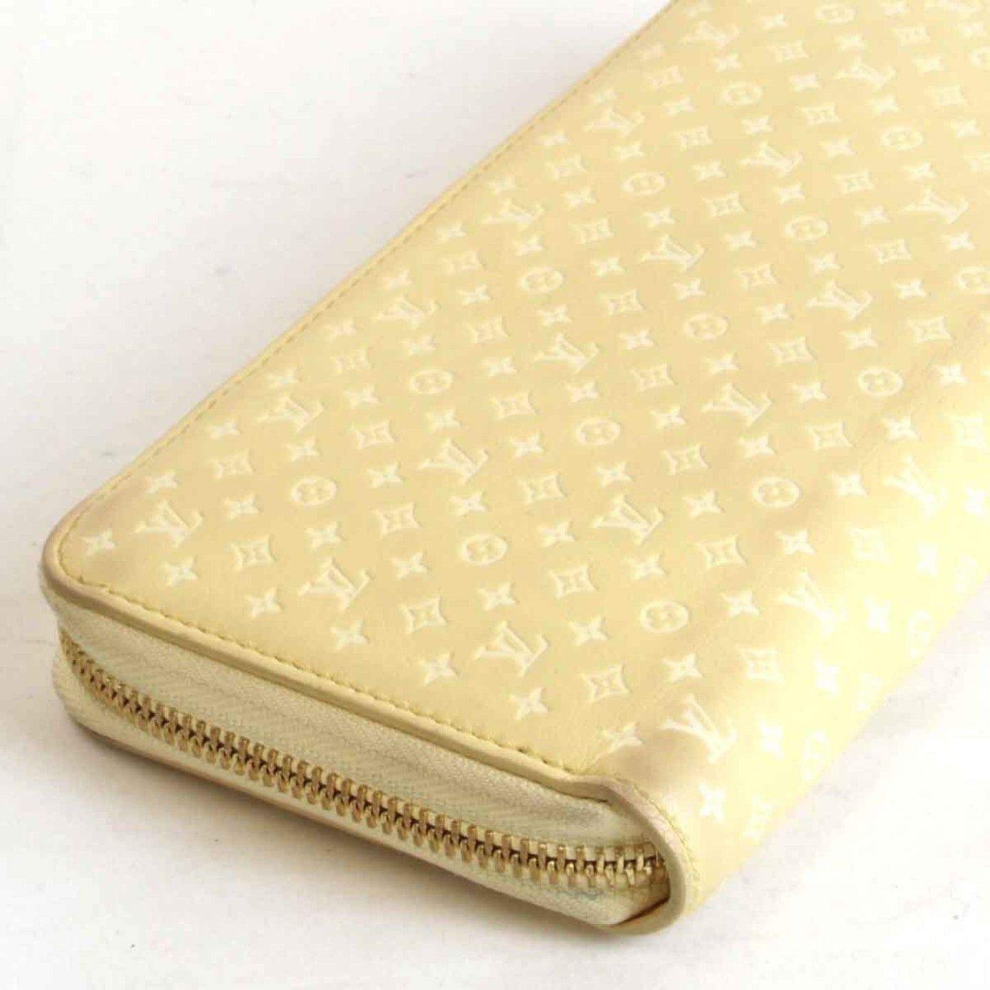 Luxury Leather Zippy Wallet