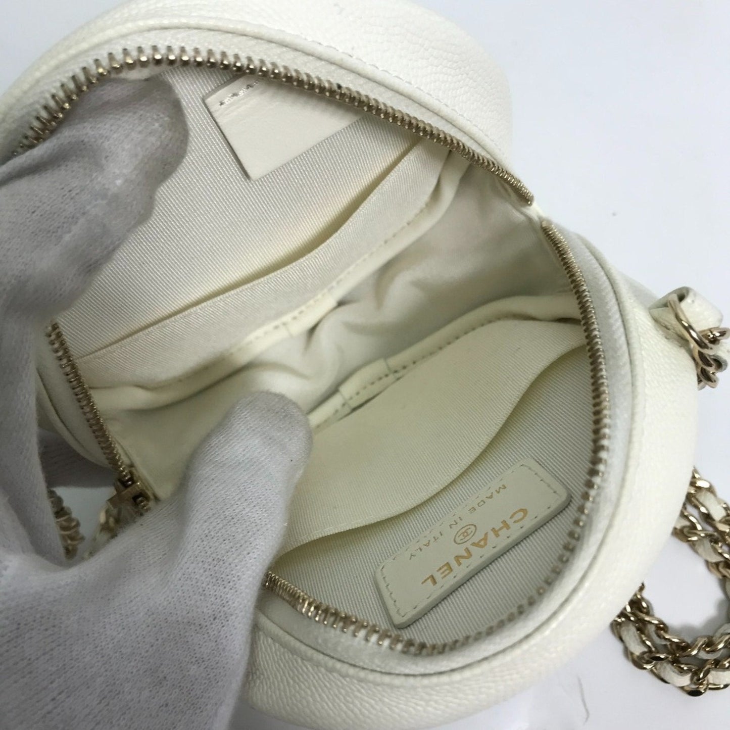 Chanel Round Chanel Bag A33814