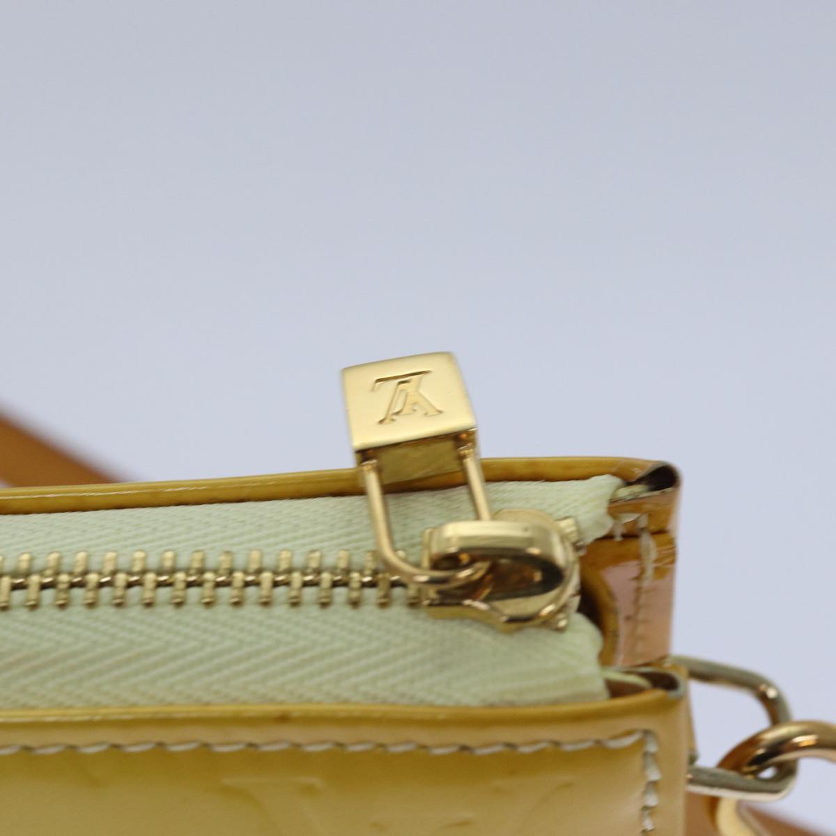 Pochette Monogram Vernis Clutch M90094