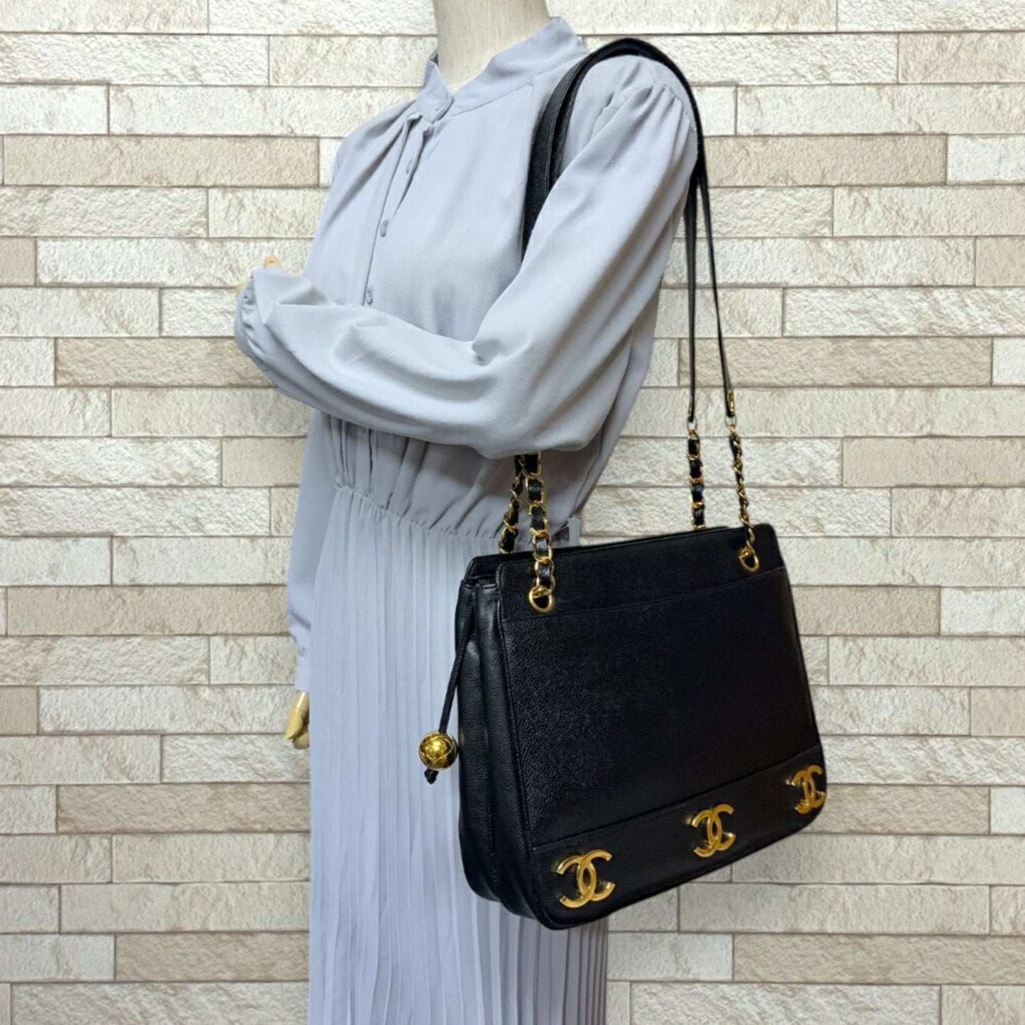Chanel Caviar Leather Shoulder Bag Black