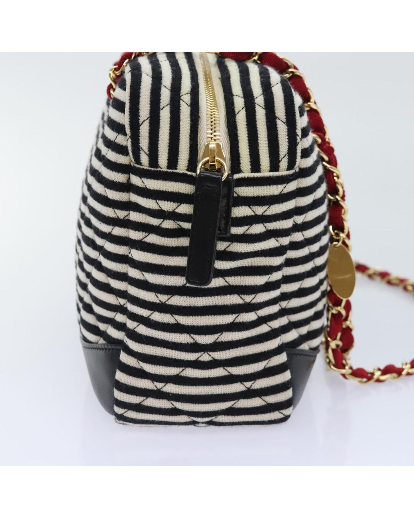 CHANEL Matelasse Chain Shoulder Bag with CC Logo