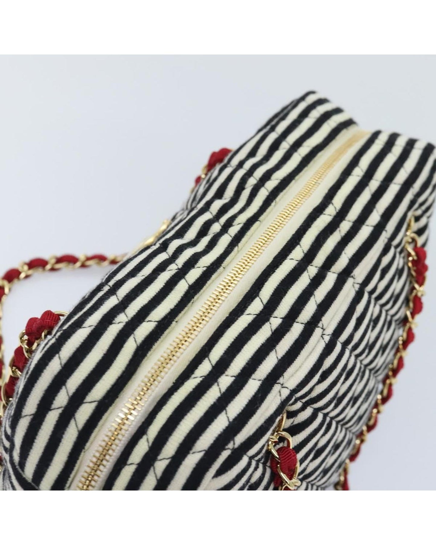 CHANEL Matelasse Chain Shoulder Bag with CC Logo