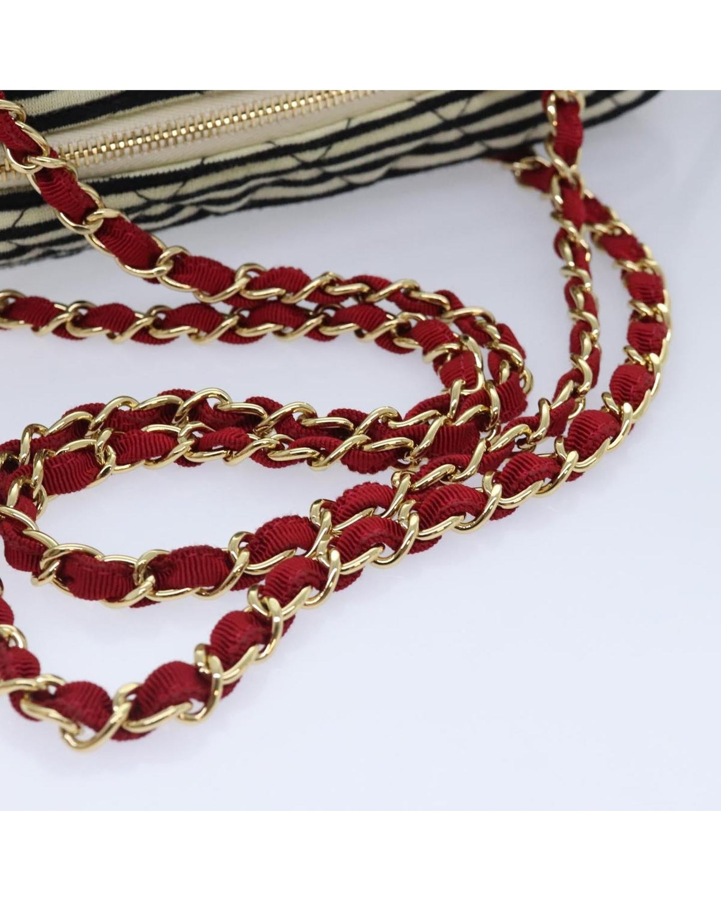 CHANEL Matelasse Chain Shoulder Bag with CC Logo