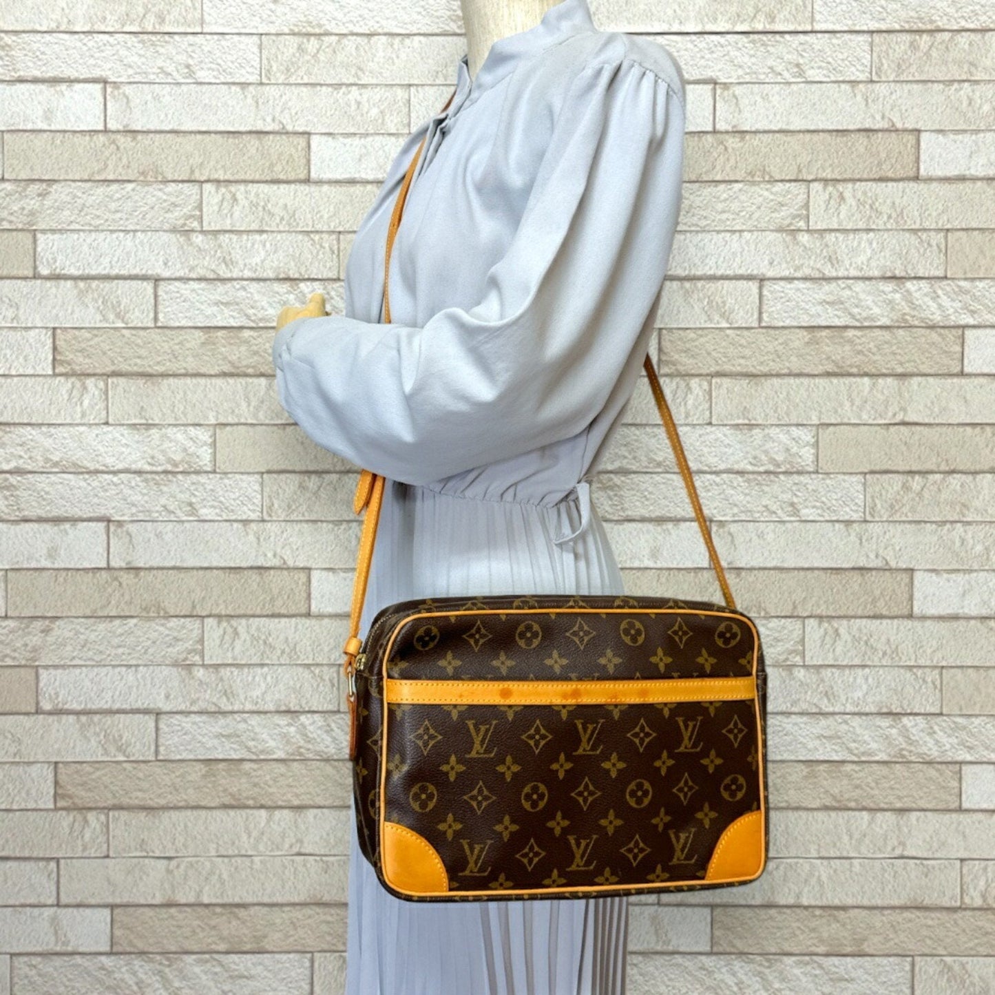 Trocadero Canvas Shoulder Bag