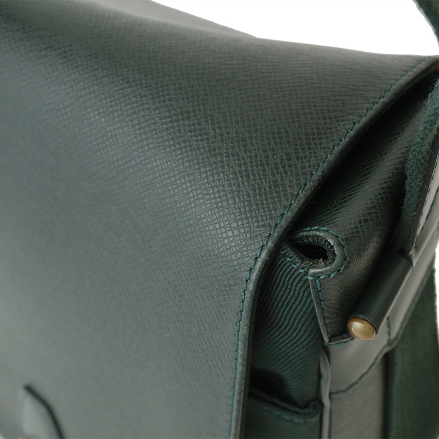 Elegant Leather Tote Bag with Minimal Wear