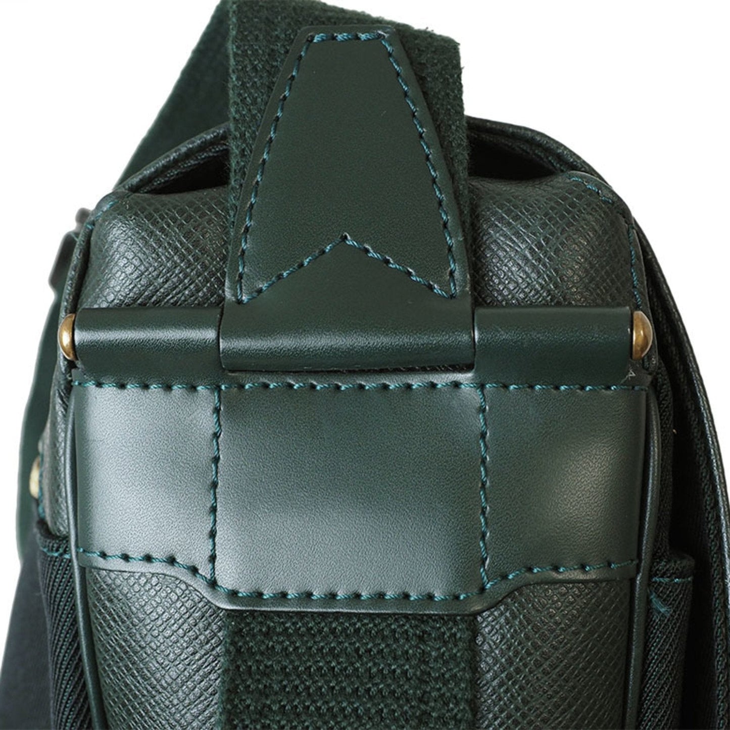 Elegant Leather Tote Bag with Minimal Wear