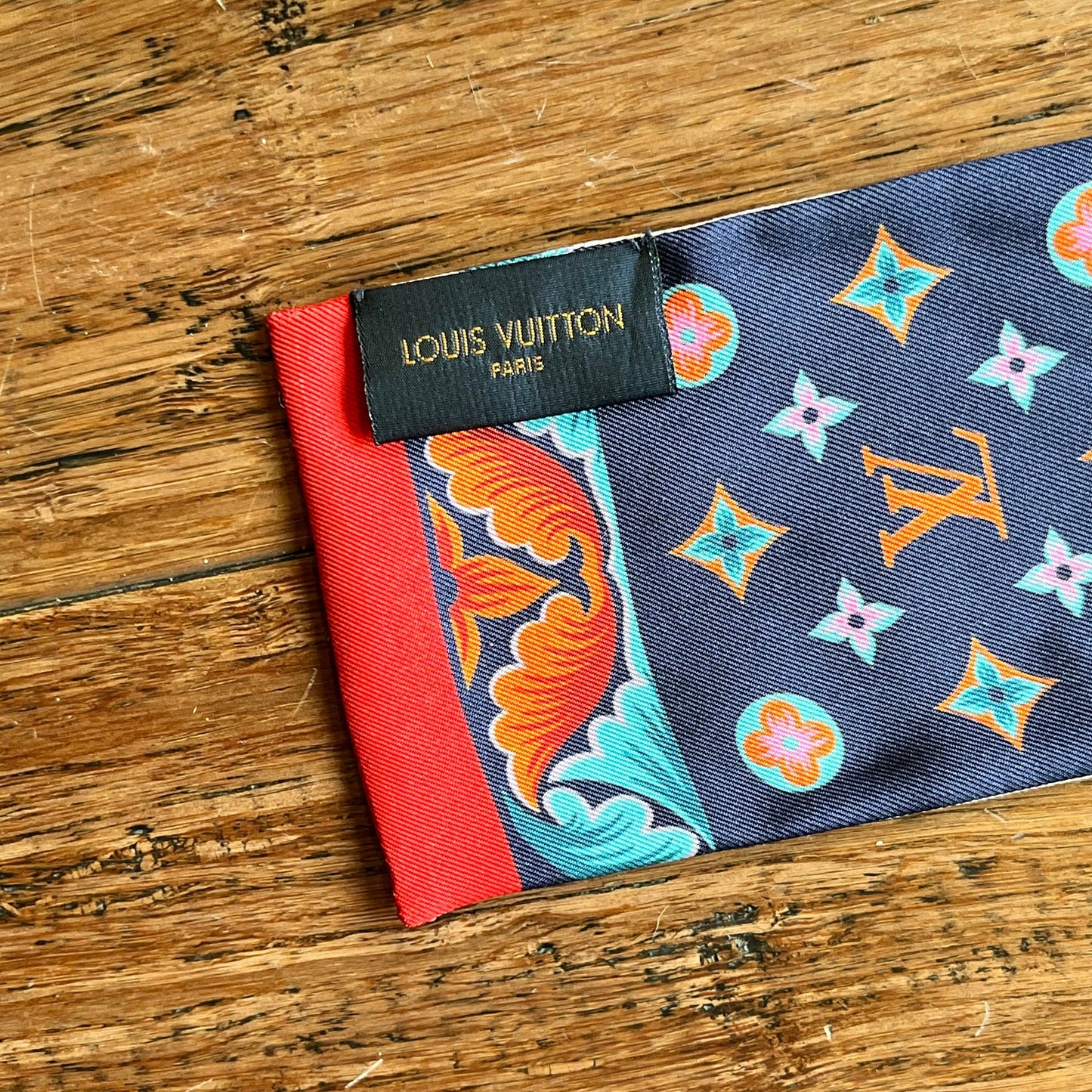 LOUIS VUITTON Silk Lettre A Louis Bandeau
