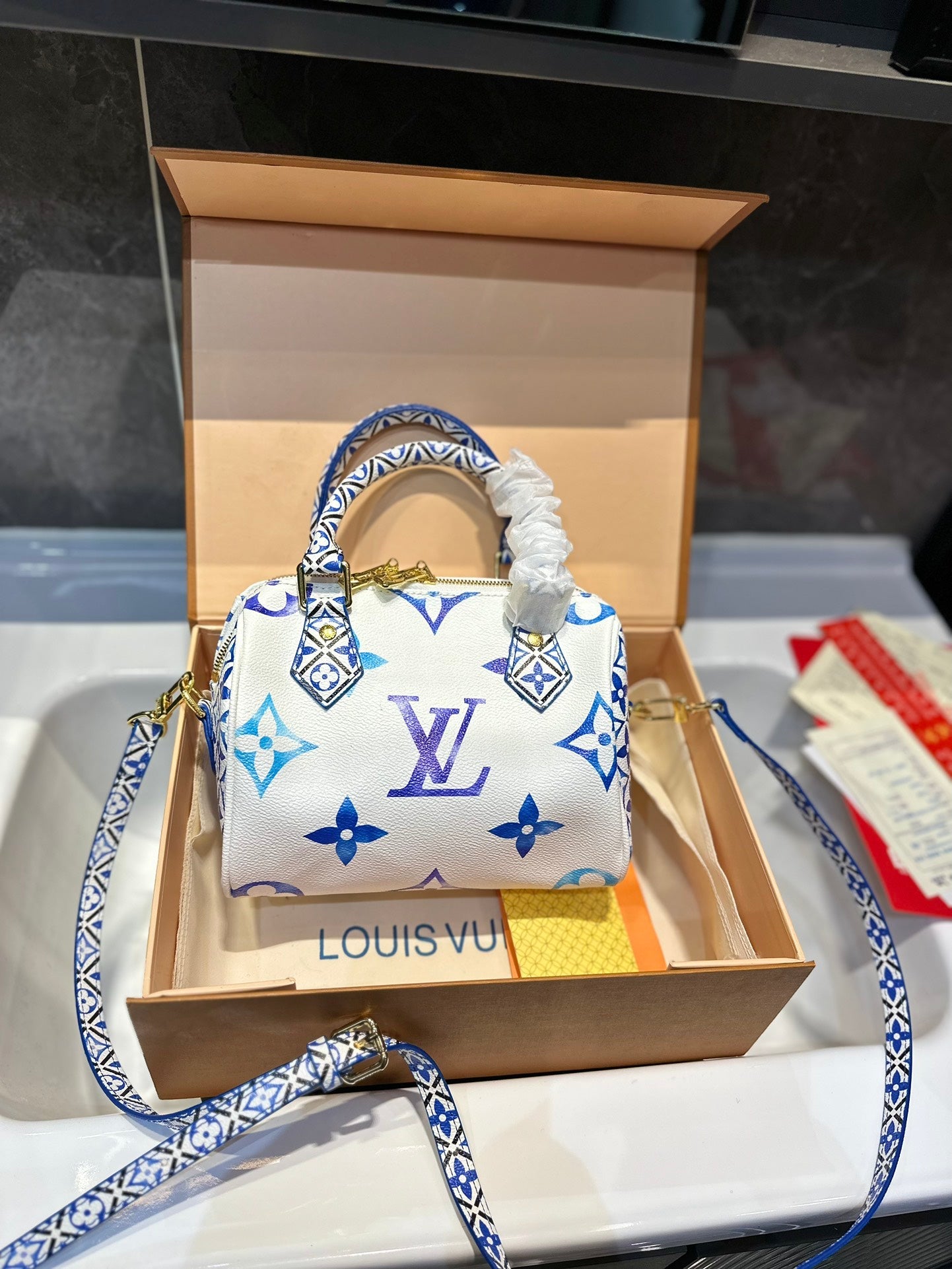EN - New Arrival Bags LUV 206