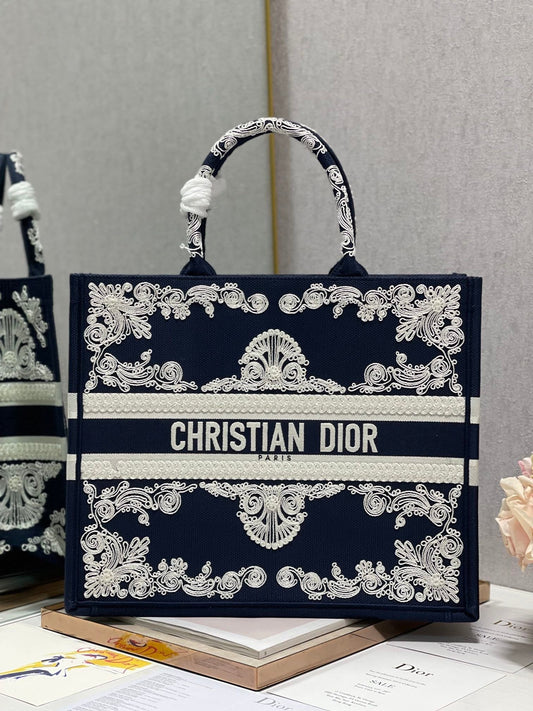 GLAMI MeGLAMIum Book Tote Blue and White Cornely Embroidery, Blue, For Women WomenÃ¢â‚¬â„¢s Handbags, Shoulder Bags, 42cm CD M1286ZTZB_M928
