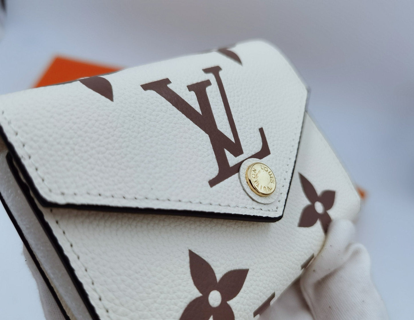 EN - New Arrival Wallet LUV 001