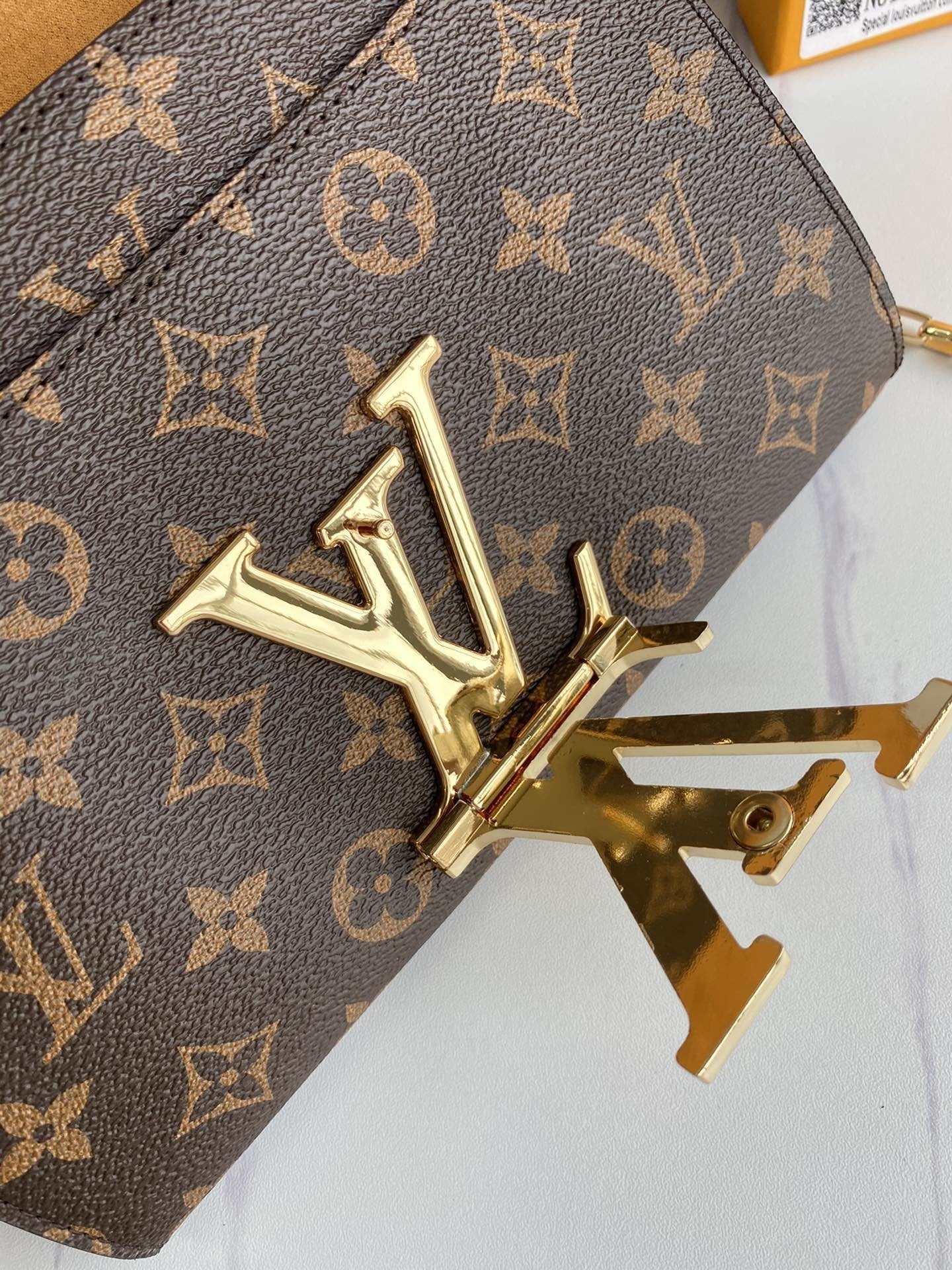 EN - New Arrival Wallet LUV 056