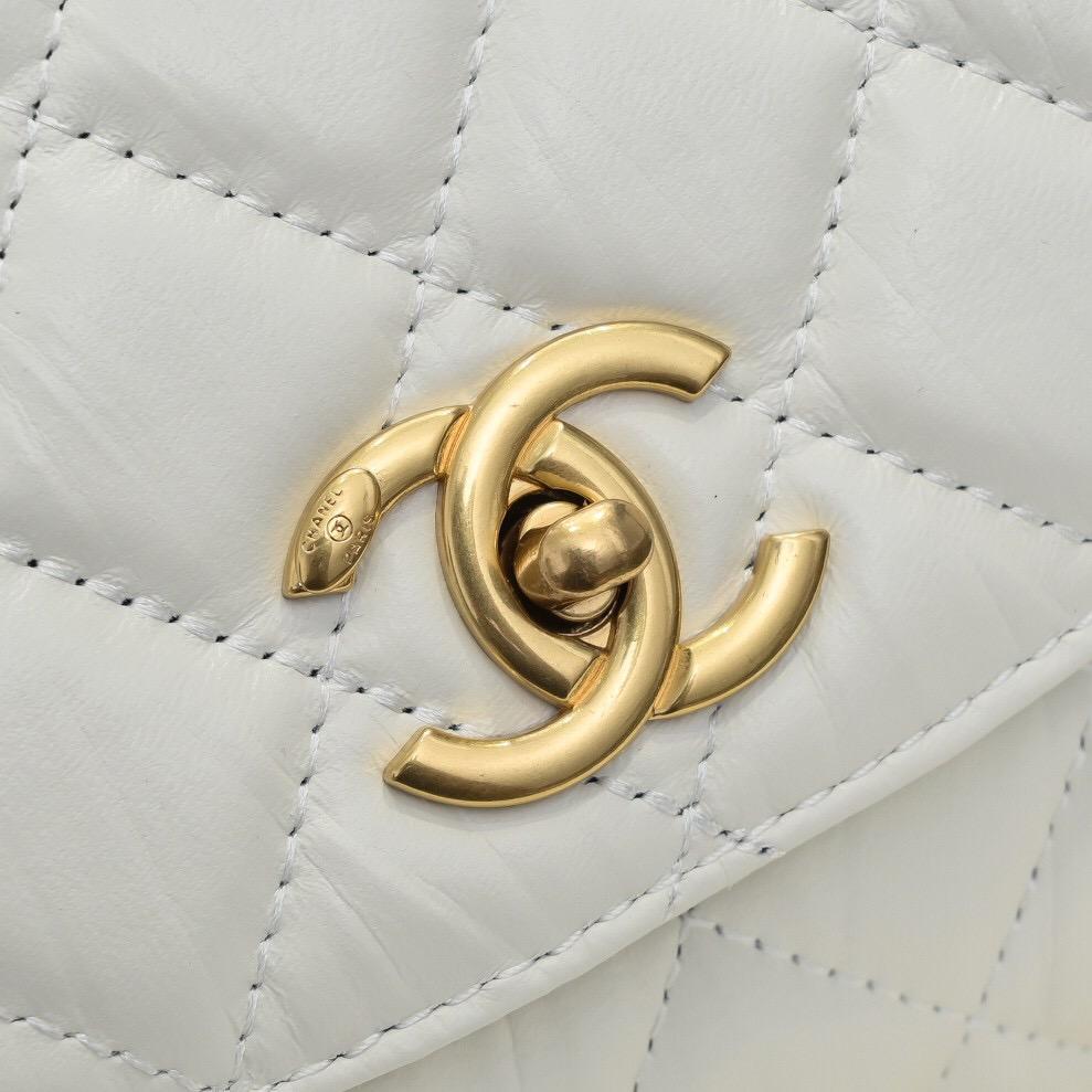 Designer bags by Chanel 084