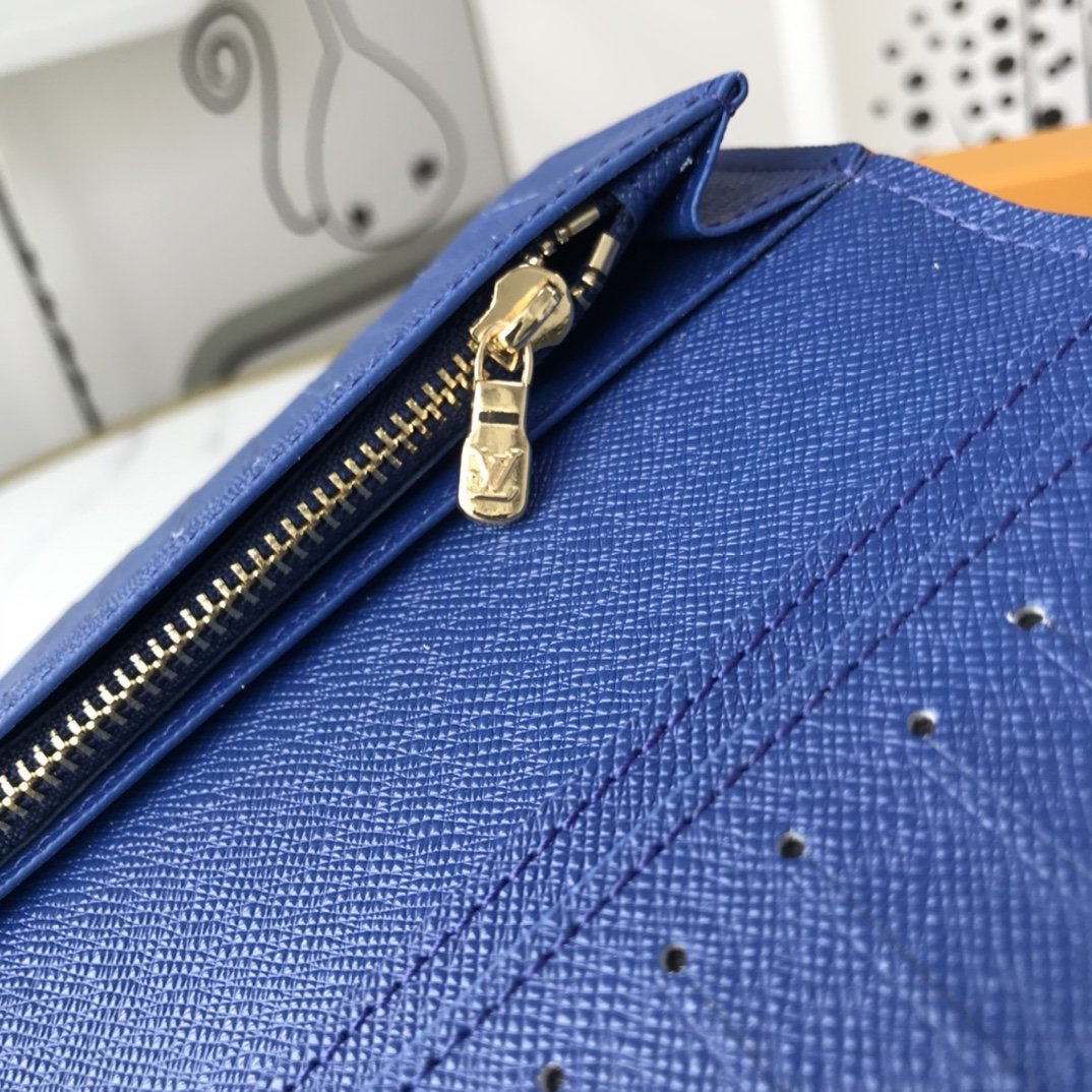 EN - New Arrival Wallet LUV 031