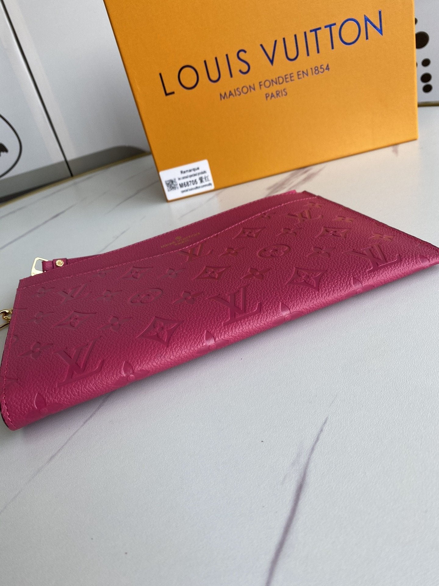 EN - New Arrival Wallet LUV 061