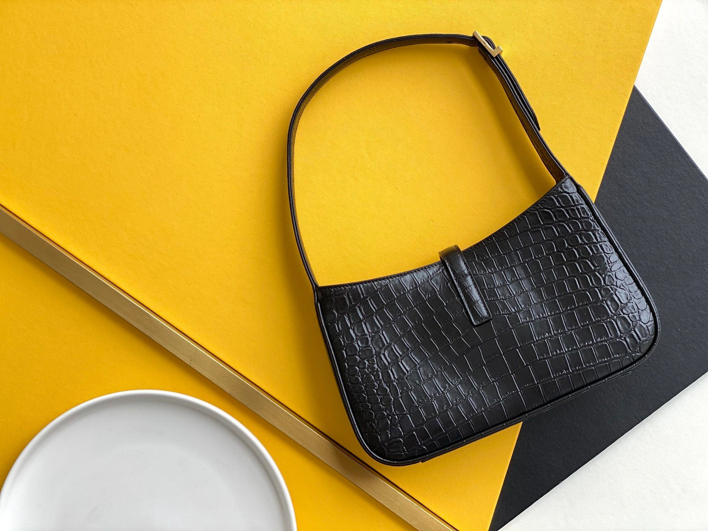 GLAMI LE 5 Ãƒâ‚¬ 7 Hobo Bag Black In Embossed Material For Women 9in/23cm YSL 657228DZESW1062