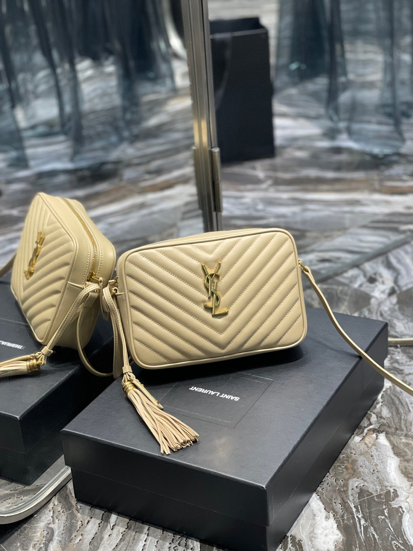 GLAMI Lou Camera Bag Beige With Gold Toned Hardware For Women 9in/23cm YSL 612544DV7072721