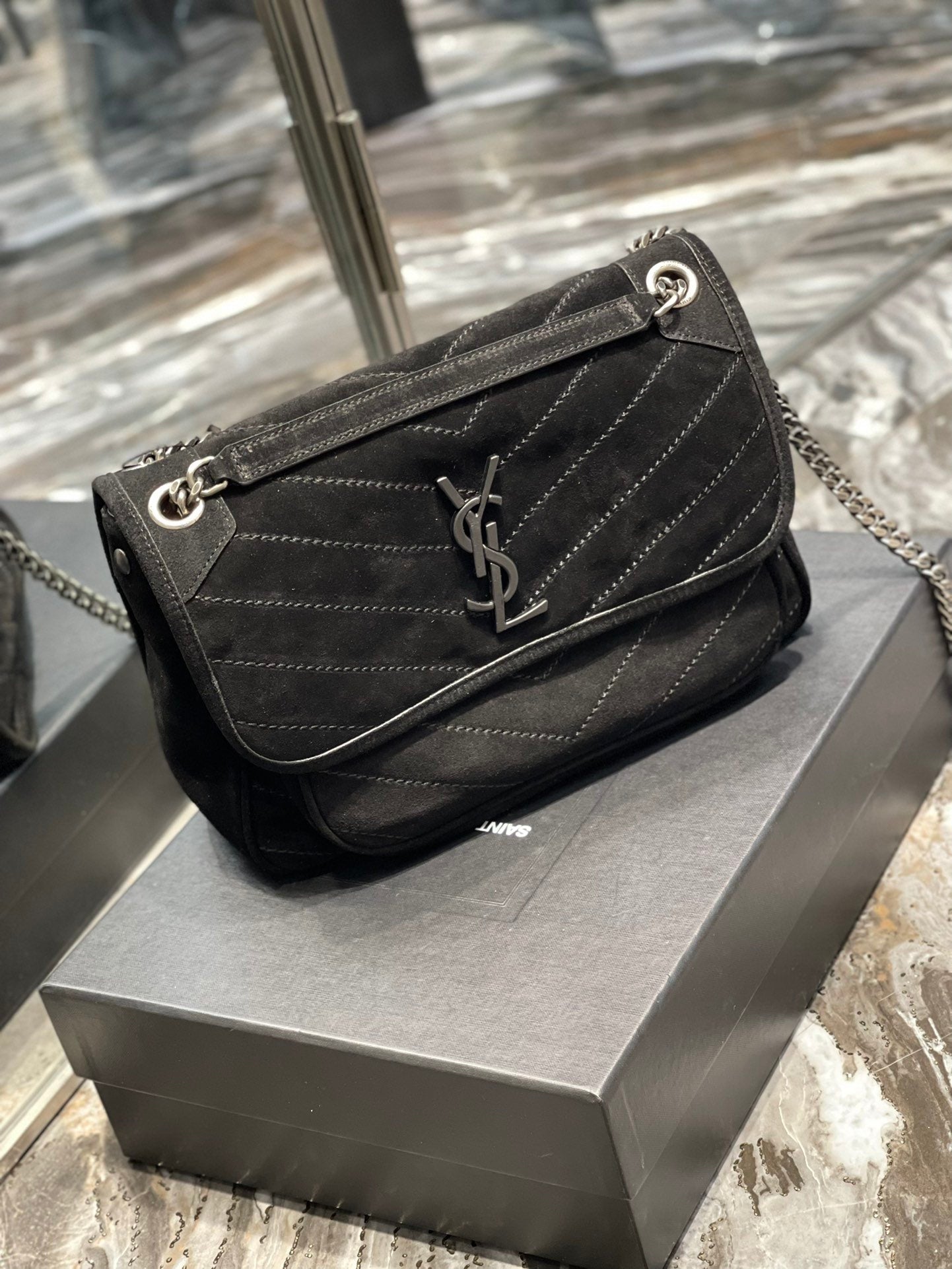 GLAMI Niki MeGLAMIum Chain Bag Black In Crinkled With Metal Hardware For Women 11in/28cm YSL