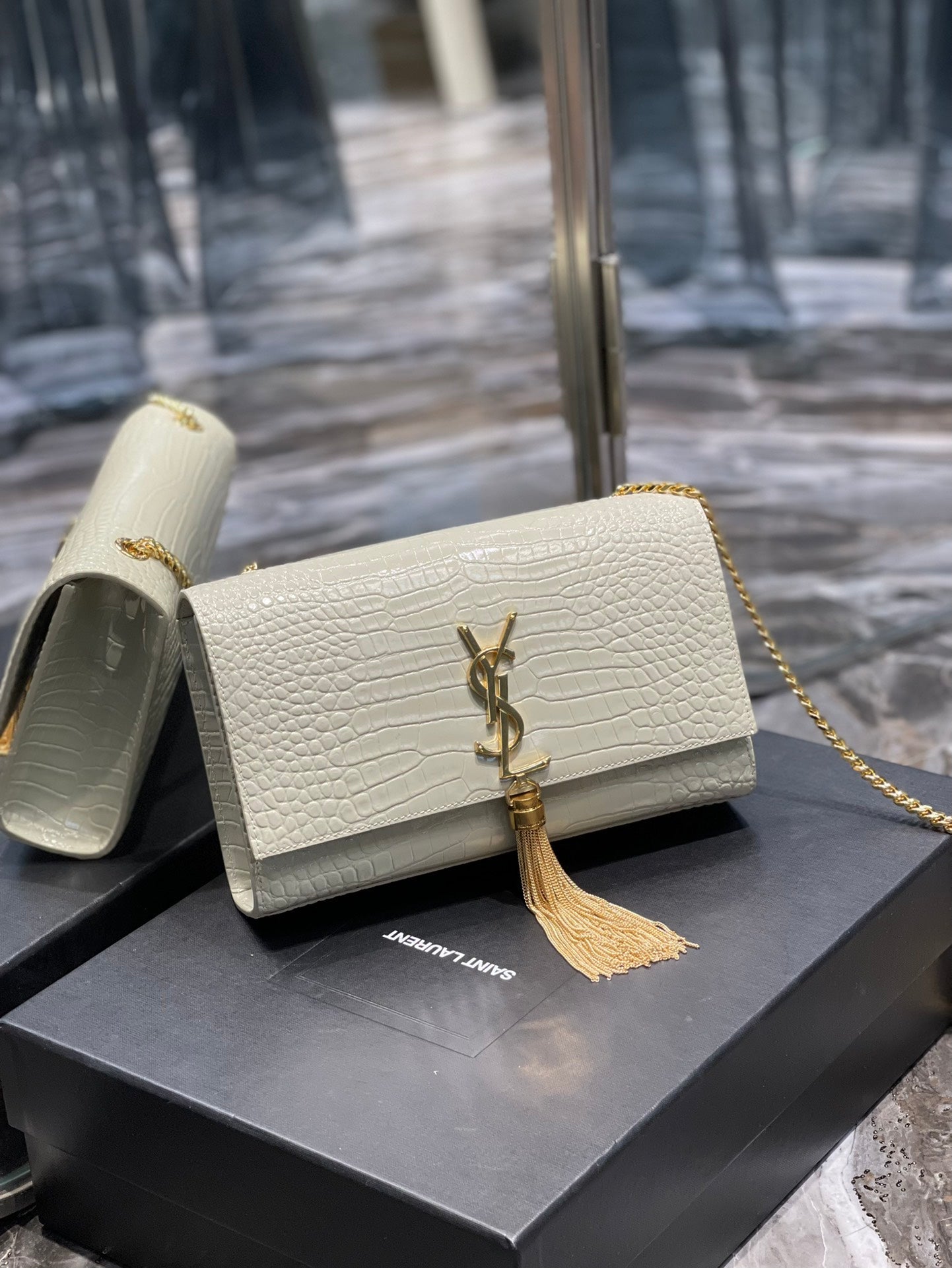 GLAMI Kata MeGLAMIum Chain Bag White Vintage With Tassel For Women 9.4in/24cm YSL 354119DND0J9207