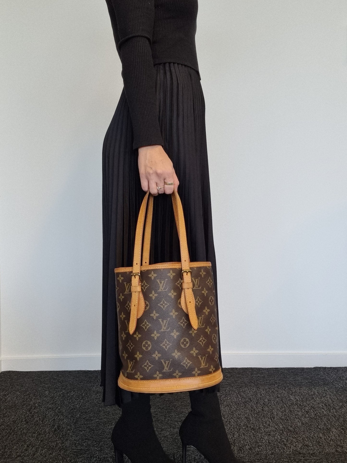 Louis Vuitton Petite Bucket Monogram