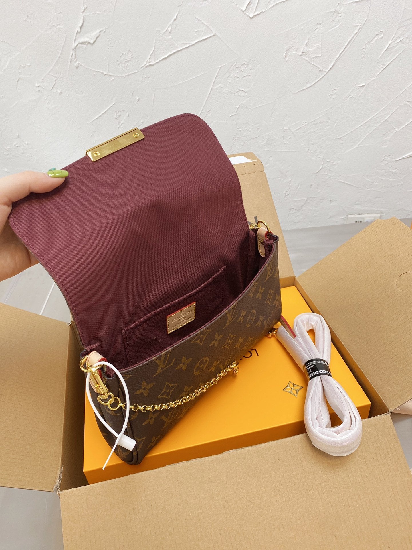 EN - New Arrival Bags LUV 064