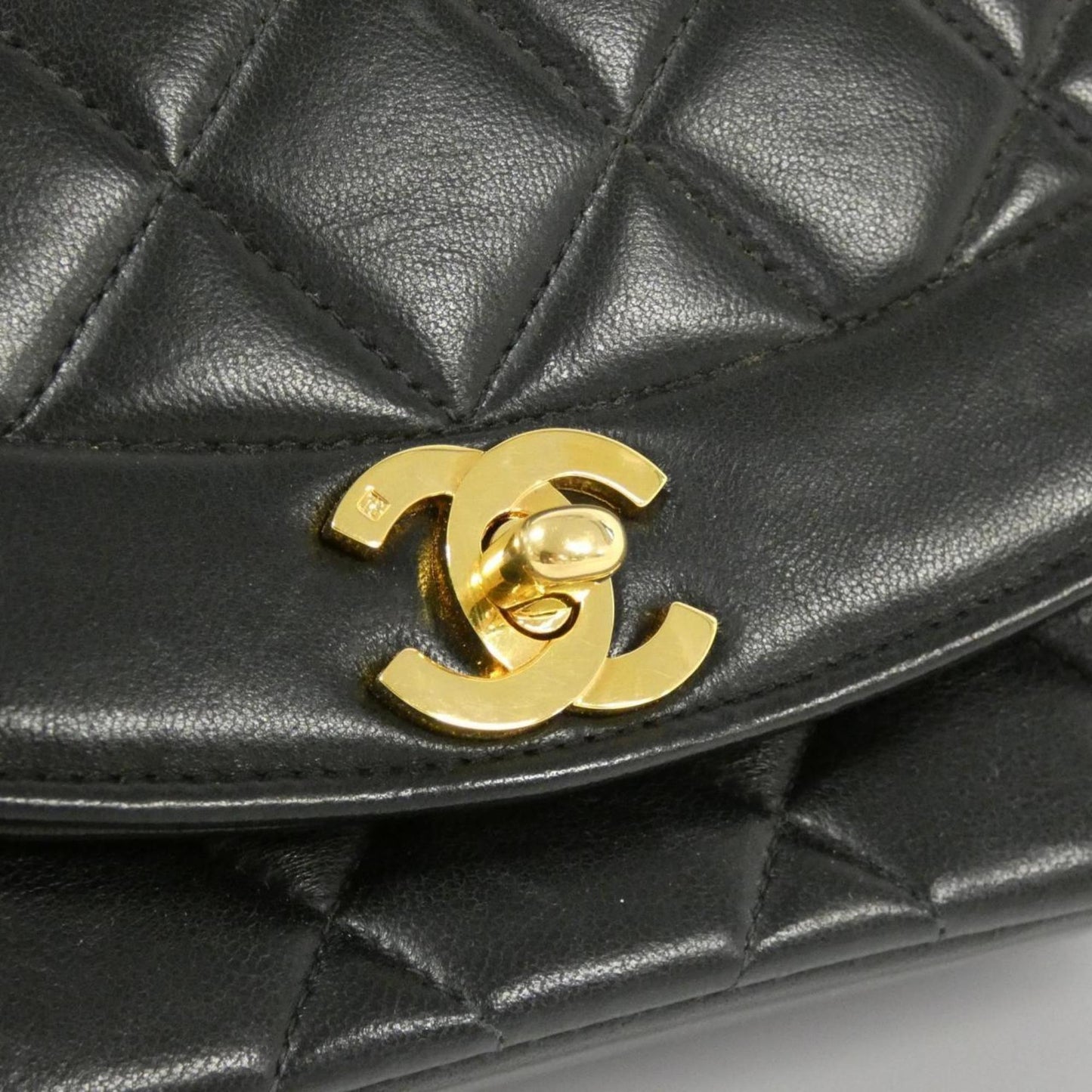 Chanel Leather Diana Bag in Good Condition