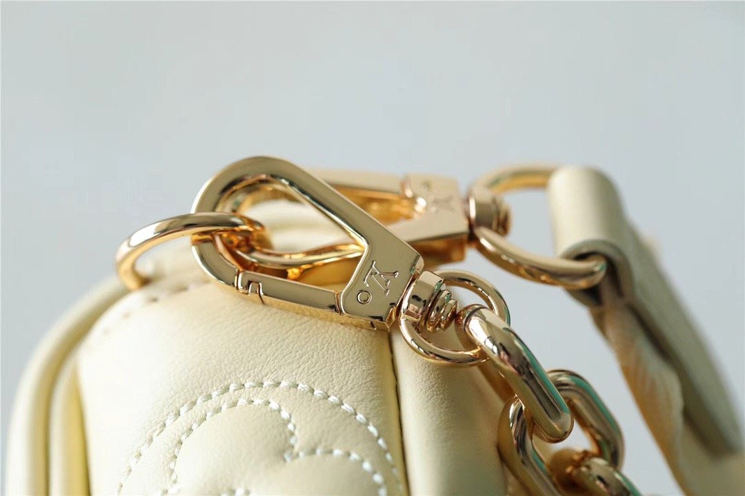 LV Wallet On Strap BuGLAMIlegram Monogram In Wallets and Small Leather Goods For Women Banane Yellow 7.9in/20cm LV M81400
