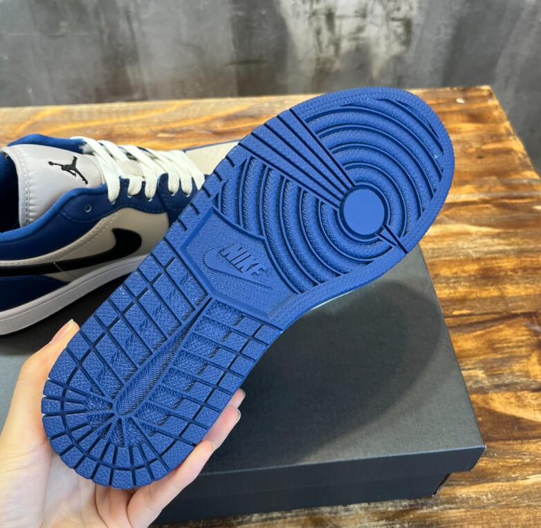 SAMC - NKE Shoes - 576