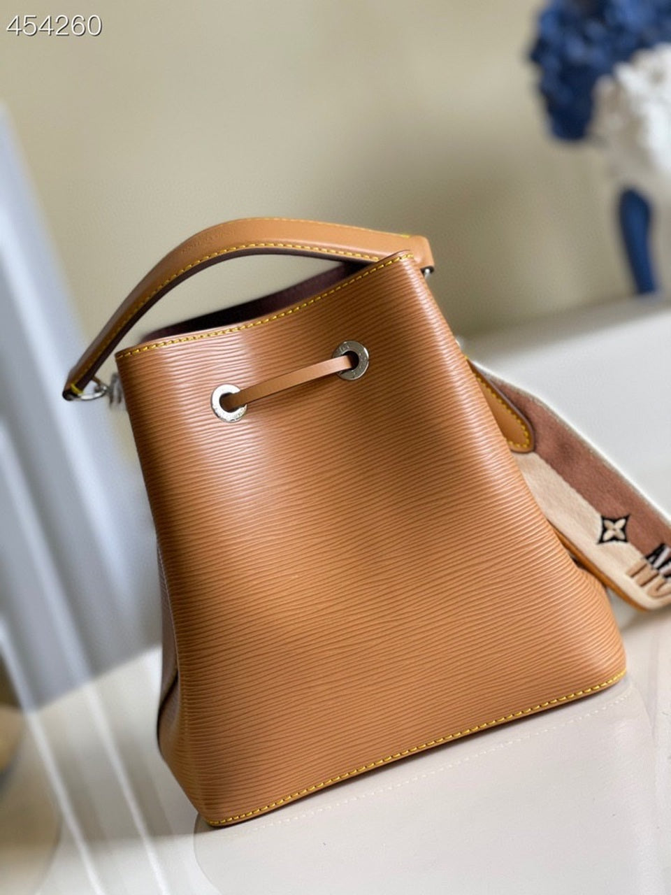 LV NeoNoe GLAMI Bucket Bag Honey Gold For Women,  Shoulder And Crossbody Bags 7.9in/20cm LV M57706