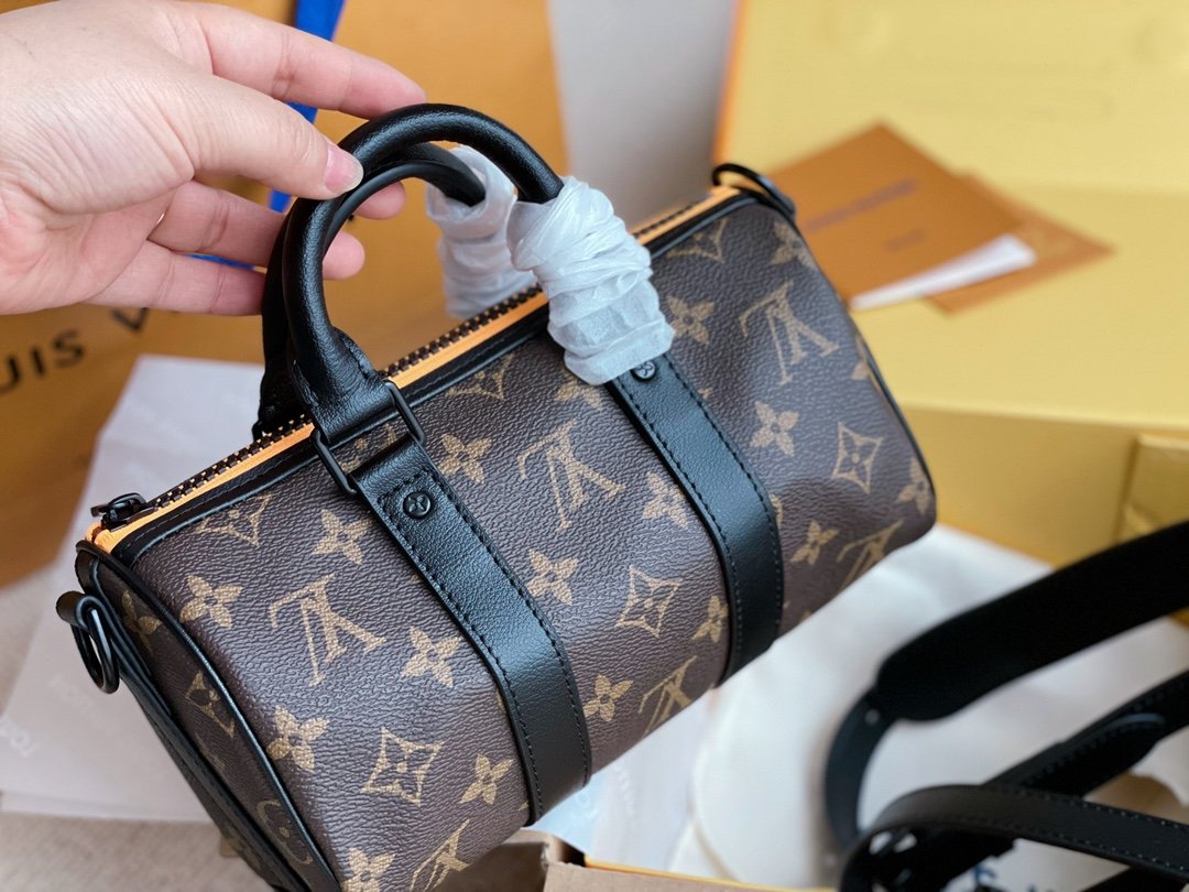 EN - New Arrival Bags LUV 075