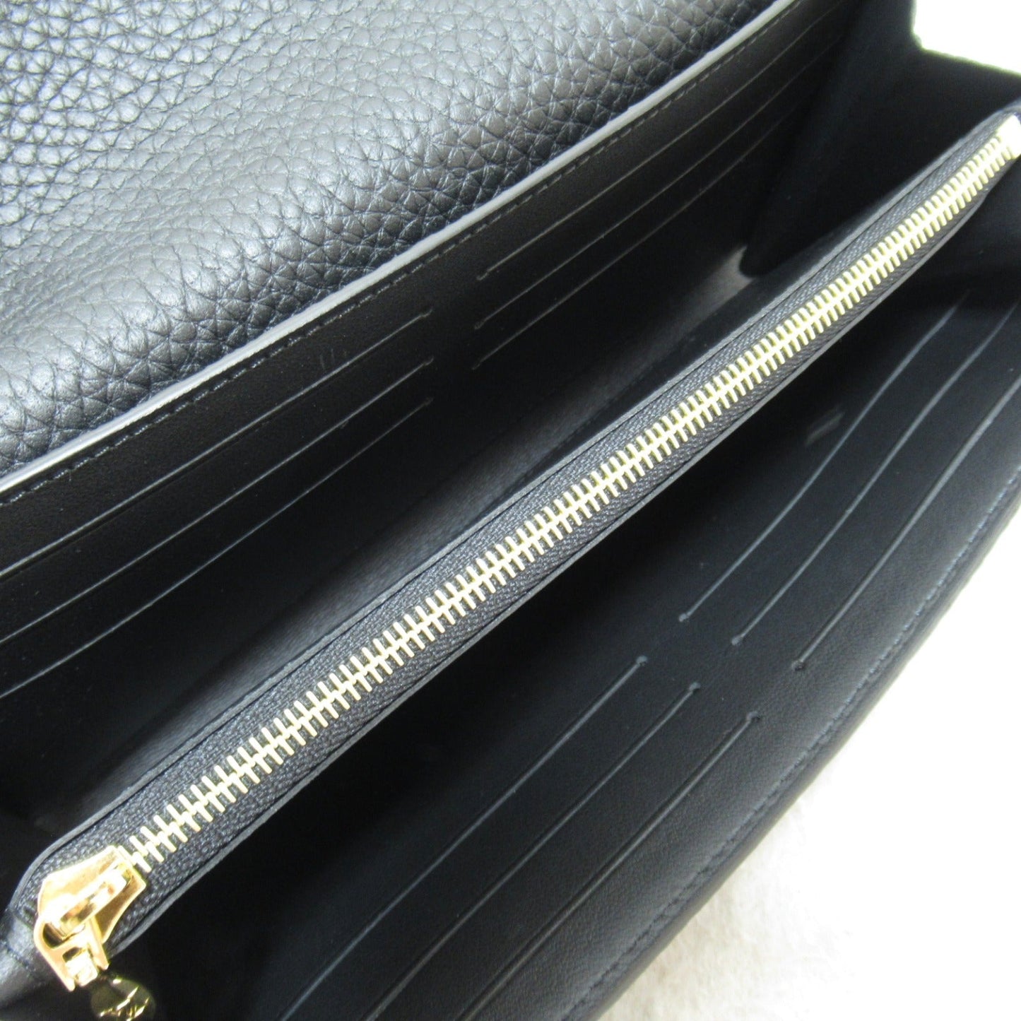 Louis Vuitton Capucines Bifold Wallet M64551